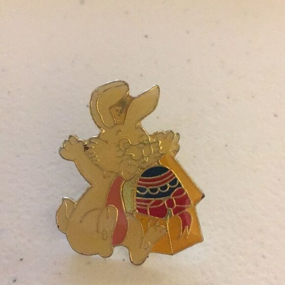 Vintage Easter rabbit enamel pin - Picture 1 of 2